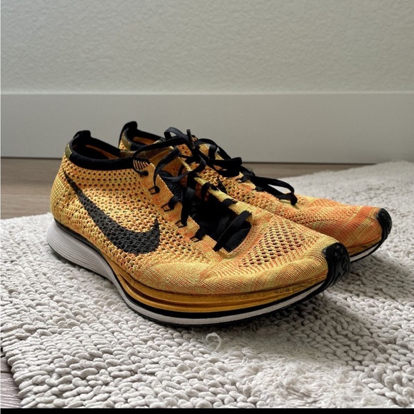 Nike Flyknit Racer - Picture 3 of 7